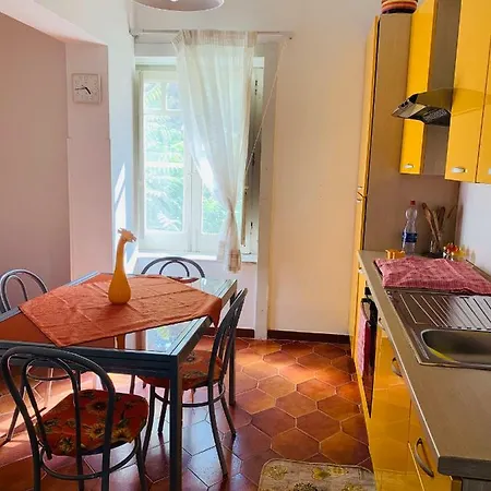 Casa Del Glicine Apartment